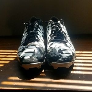 I'm selling white black Nike takle football cleats
